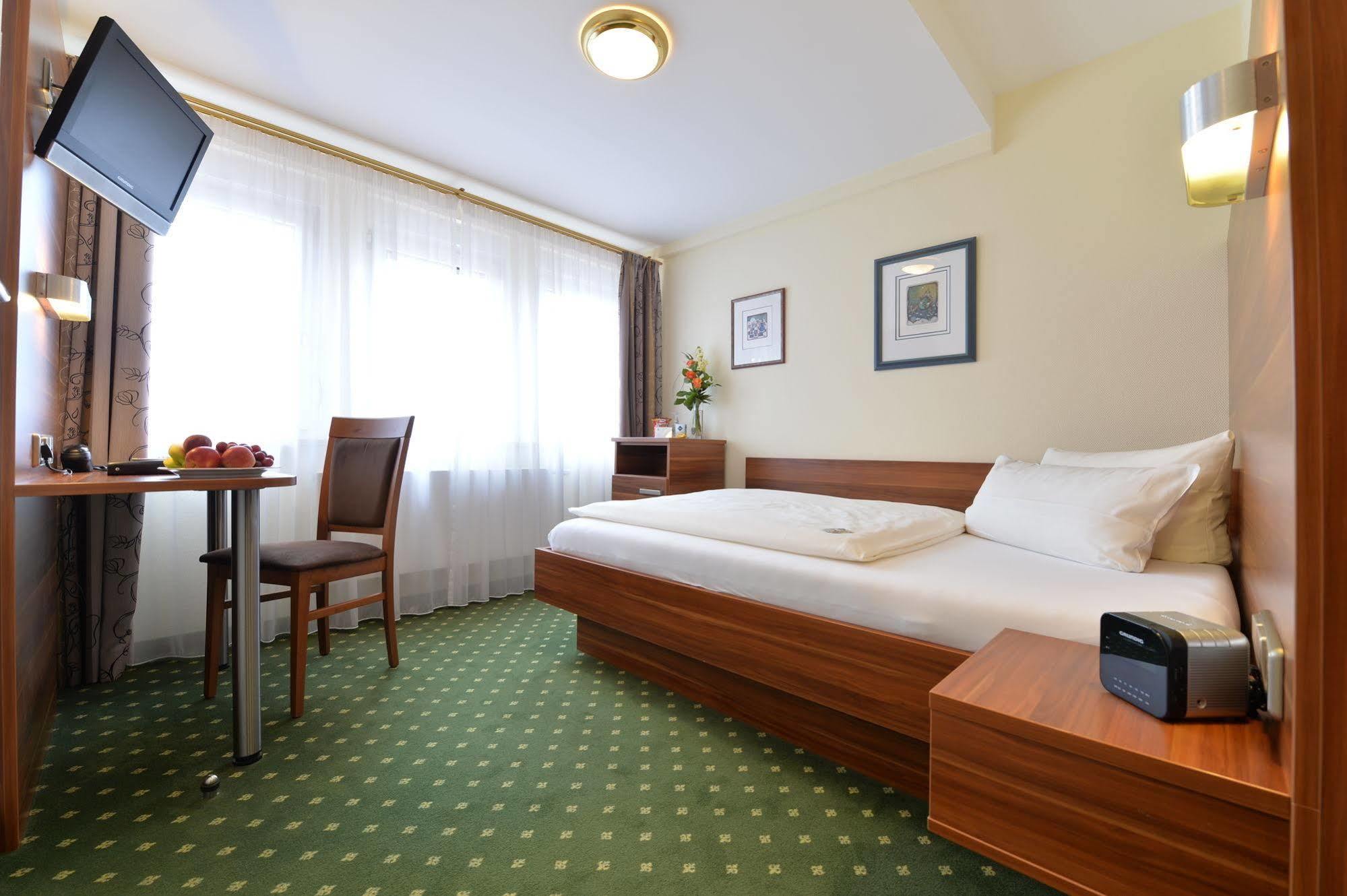 Hotel Schöngarten garni Lindau  Exteriör bild
